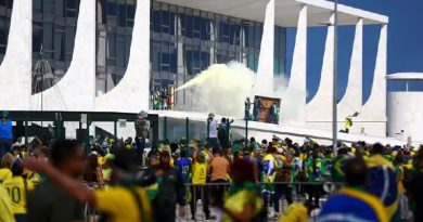 Grupo em atos golpistas em Brasília (DF) em 8 de janeiro de 2023 — Foto: Marcelo Camargo/Agência Brasil