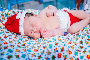 Ensaio de Natal com bebês internados no HRSP. Fotografia Nubia Suriane