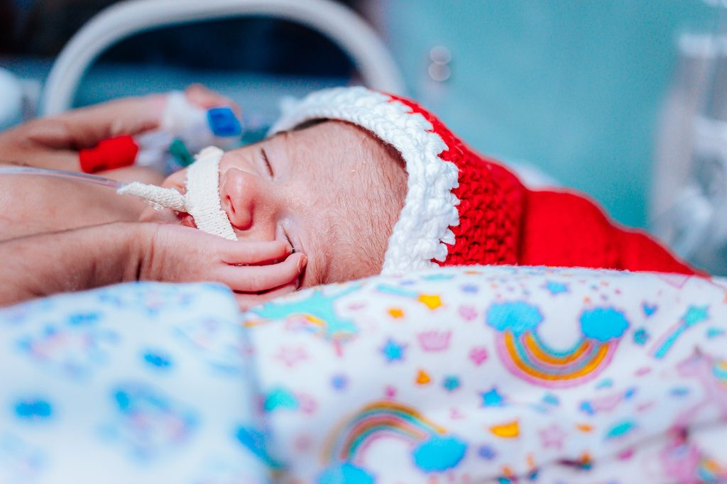 Ensaio de Natal com bebês internados no HRSP. Fotografia Nubia Suriane