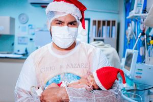 Ensaio de Natal com bebês internados no HRSP. Fotografia Nubia Suriane