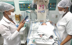 O Projeto Janelas de Afeto do HRSP aproxima pacientes de familiares distantes. Fotografia Ascom