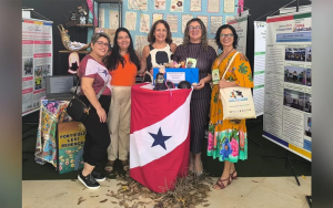 Professora Tania Alves Santos (vestido marrom), coordenadora de Educação Infantil da Secretaria Municipal de Educação (Semec), foi convidada a participar do evento como palestrante | Divulgação