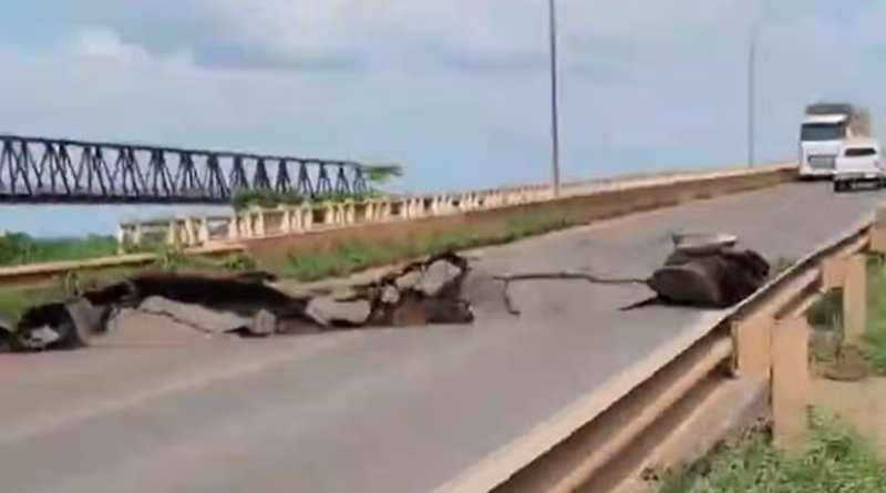 Asfalto da ponte entre o Tocantins e o Maranhão cedeu na hora do desabamento — Foto: Divulgação/Redes sociais