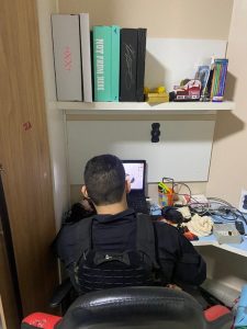 Foram apreendidos dispositivos eletrônicos, documentos, joias, ouro suspeito e veículos de luxo (Foto: Polícia Federal)