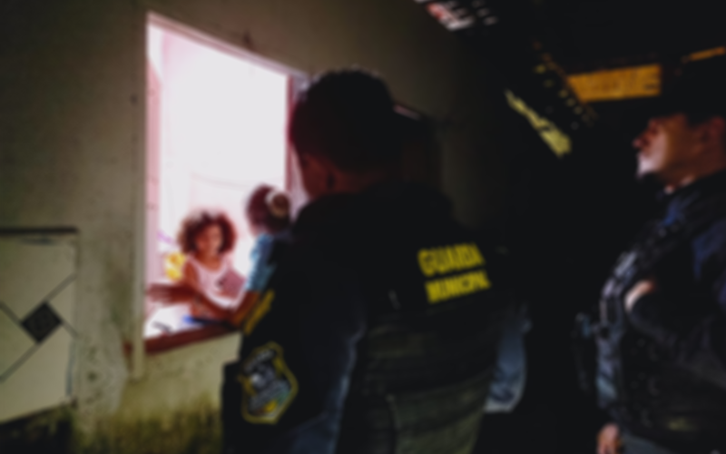 Momento em que a criança é resgatada. Foto: Reprodução