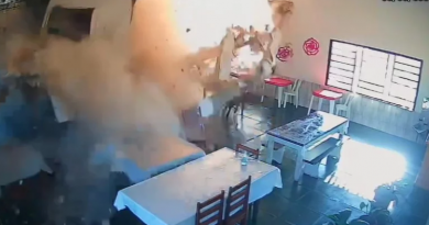 carreta desgovernada invade restaurante no mt