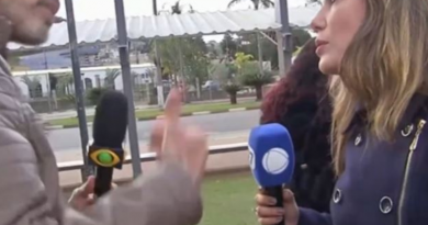 repórteres discutem