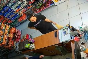 Tatuadora-comprou-veneno-de-rato-em-um-pet-shop