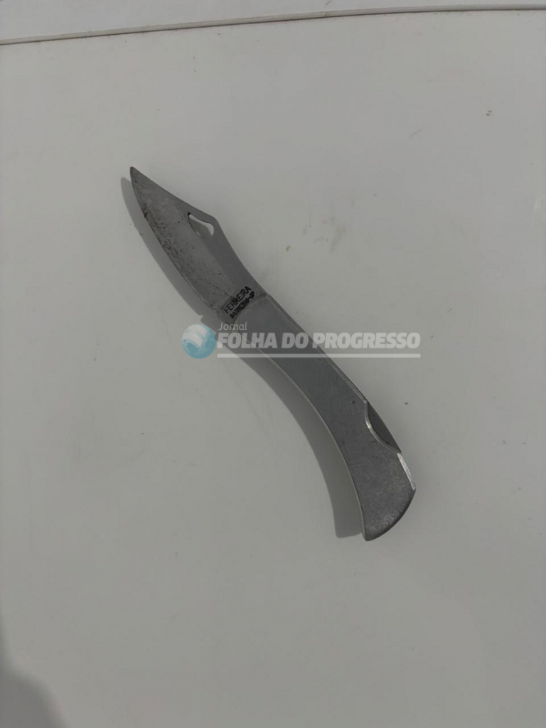 canivete usado para esfaquear pai e filho em Novo Progresso| Foto: PCPA