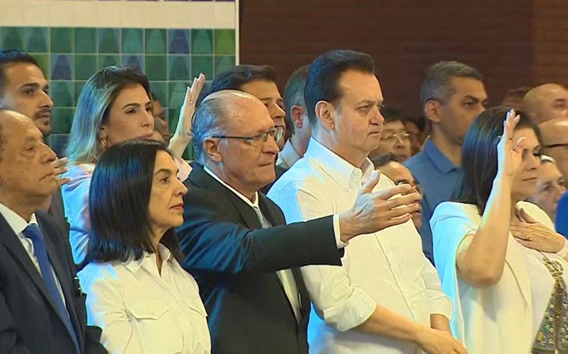 Lu Alckmin, Geraldo Alckmin (PSB) e Gilberto Kassab (PSD) na missa solene no Santuário Nacional de Aparecida — Foto: Carlinhos Brasil/TV Vanguarda