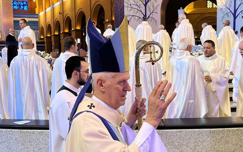 Dom Orlando Brandes, arcebispo de Aparecida, na missa solene — Foto: Carlinhos Brasil/TV Vanguarda