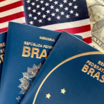 Governo Trump congela emissão de vistos de imigrantes para cidadãos do Brasil e de mais 74 países