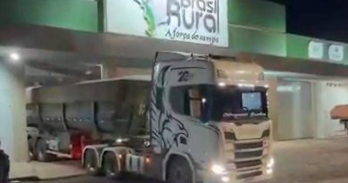 carreta de milho - Jornal Folha Do Progresso (1)