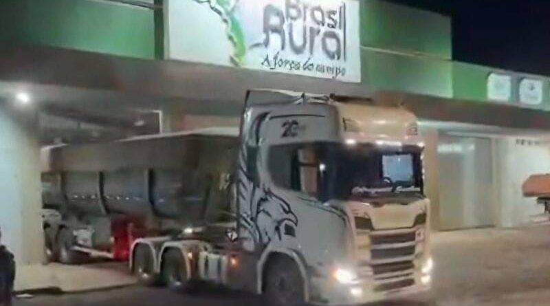 carreta de milho - Jornal Folha Do Progresso (1)